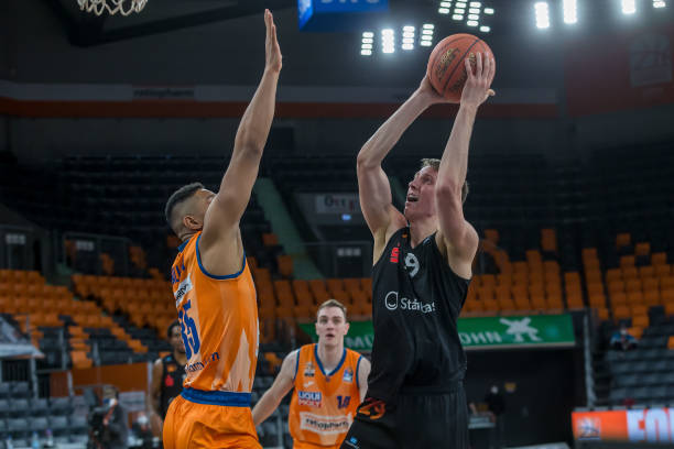 动的深远意 动的深远意