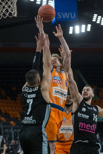 鼓舞士气的 鼓舞士气的